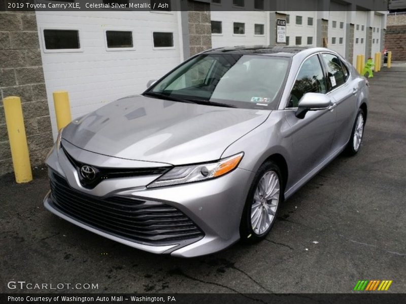 Front 3/4 View of 2019 Camry XLE