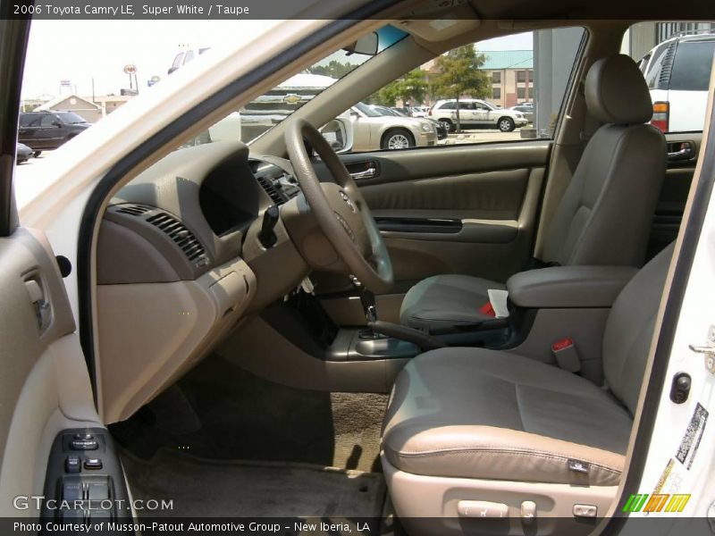 Super White / Taupe 2006 Toyota Camry LE