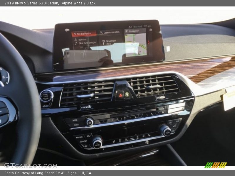 Alpine White / Black 2019 BMW 5 Series 530i Sedan
