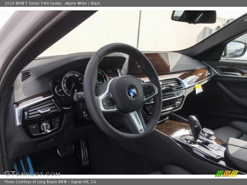 Alpine White / Black 2019 BMW 5 Series 540i Sedan