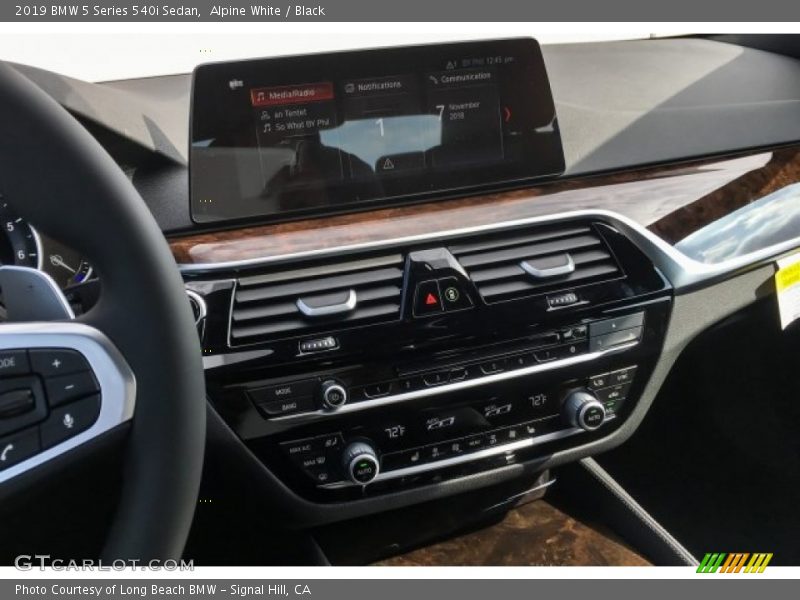 Alpine White / Black 2019 BMW 5 Series 540i Sedan