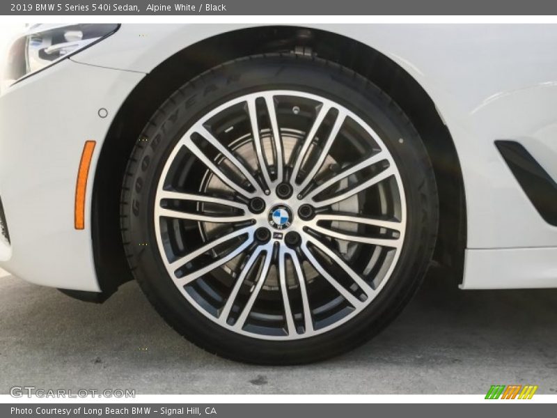 Alpine White / Black 2019 BMW 5 Series 540i Sedan