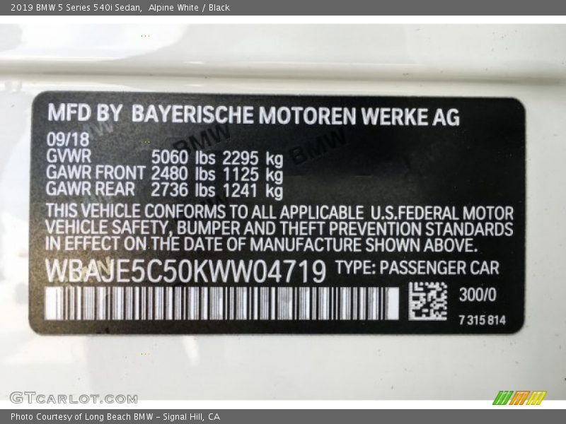 Alpine White / Black 2019 BMW 5 Series 540i Sedan