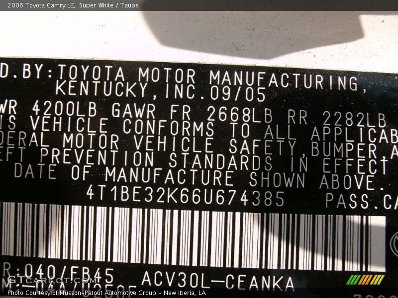 Super White / Taupe 2006 Toyota Camry LE