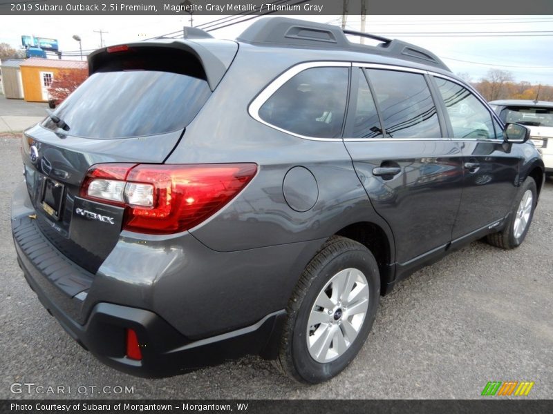 Magnetite Gray Metallic / Titanium Gray 2019 Subaru Outback 2.5i Premium