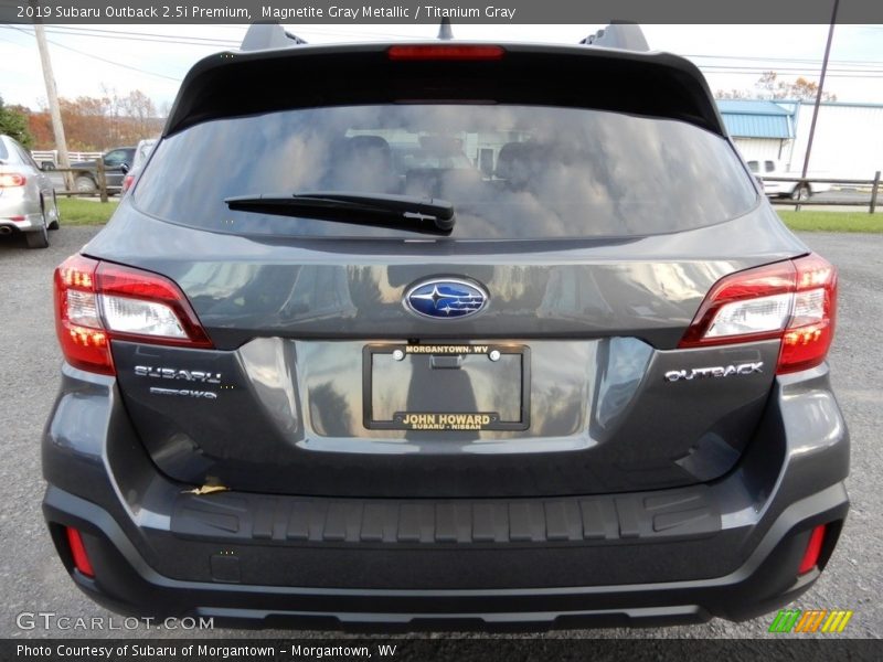 Magnetite Gray Metallic / Titanium Gray 2019 Subaru Outback 2.5i Premium
