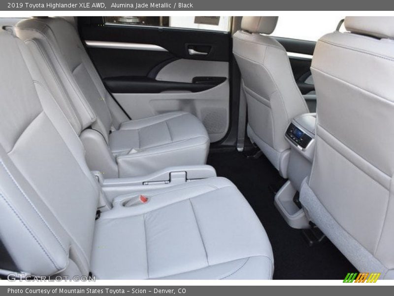 Alumina Jade Metallic / Black 2019 Toyota Highlander XLE AWD