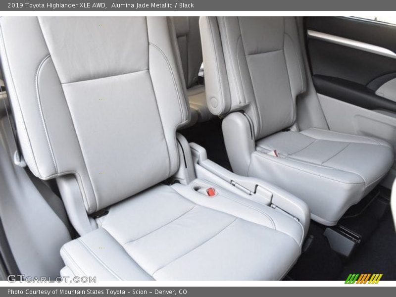 Alumina Jade Metallic / Black 2019 Toyota Highlander XLE AWD