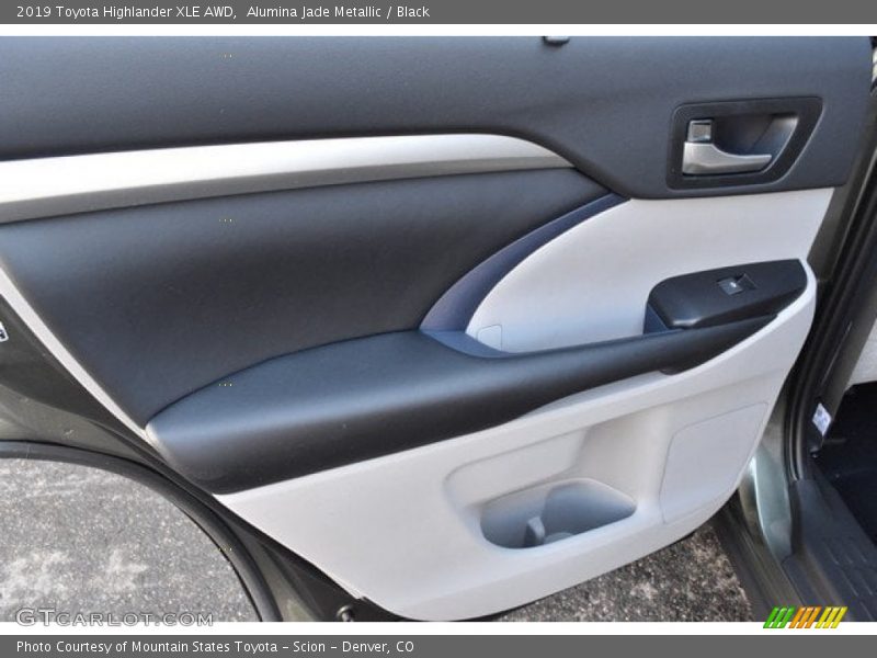 Alumina Jade Metallic / Black 2019 Toyota Highlander XLE AWD
