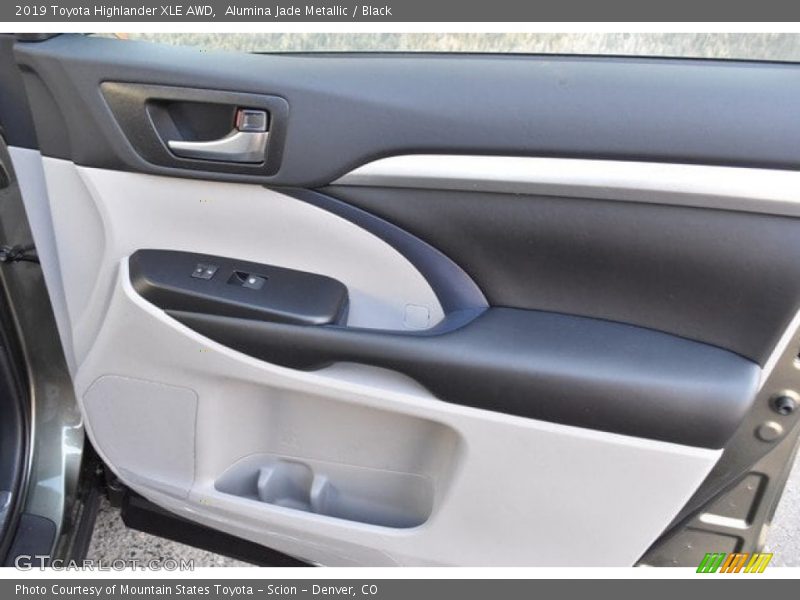 Alumina Jade Metallic / Black 2019 Toyota Highlander XLE AWD