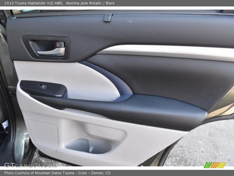 Alumina Jade Metallic / Black 2019 Toyota Highlander XLE AWD