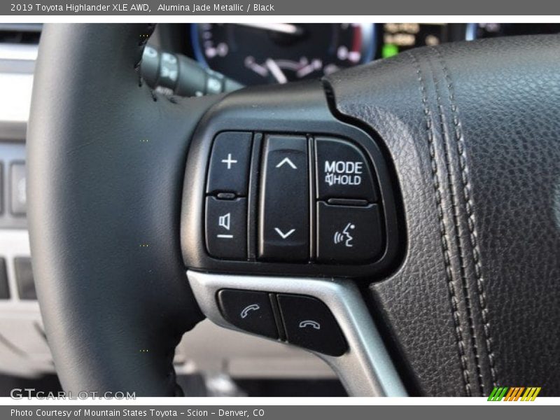 Alumina Jade Metallic / Black 2019 Toyota Highlander XLE AWD