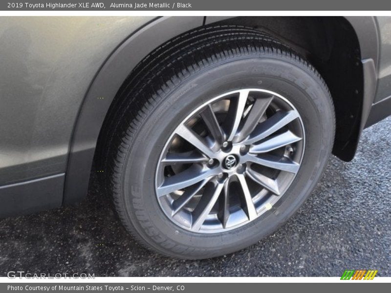 Alumina Jade Metallic / Black 2019 Toyota Highlander XLE AWD