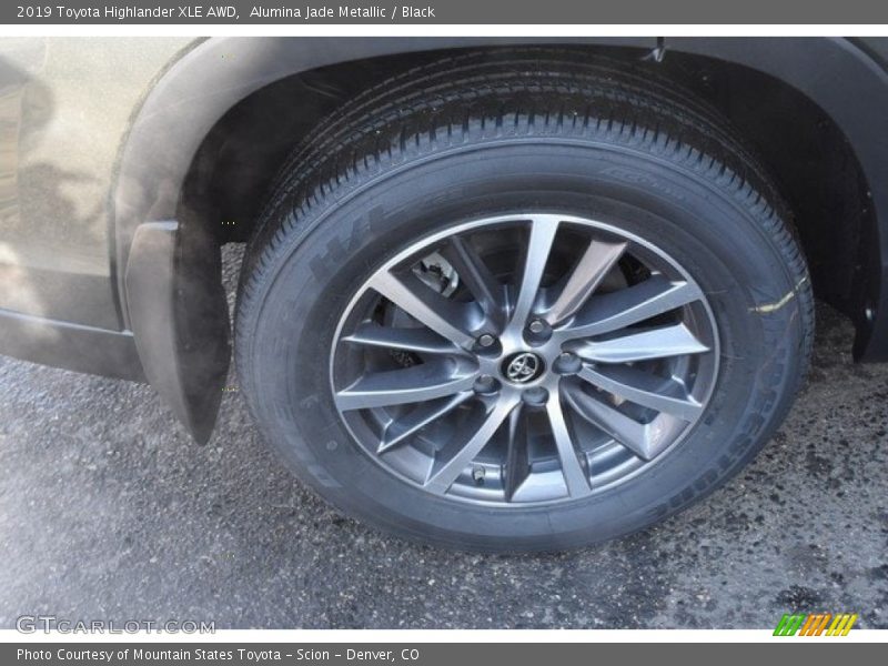 Alumina Jade Metallic / Black 2019 Toyota Highlander XLE AWD