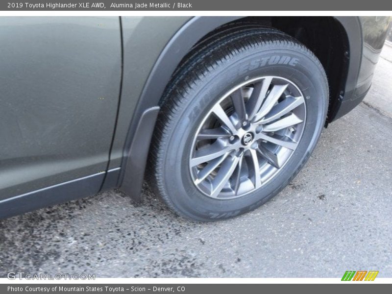 Alumina Jade Metallic / Black 2019 Toyota Highlander XLE AWD