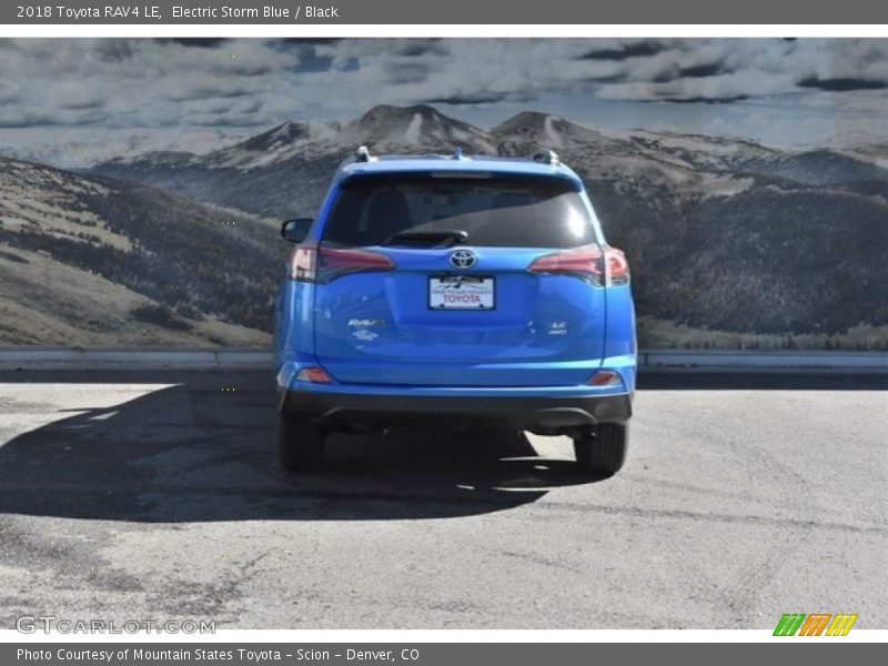 Electric Storm Blue / Black 2018 Toyota RAV4 LE