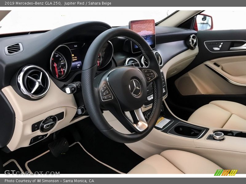 Jupiter Red / Sahara Beige 2019 Mercedes-Benz GLA 250