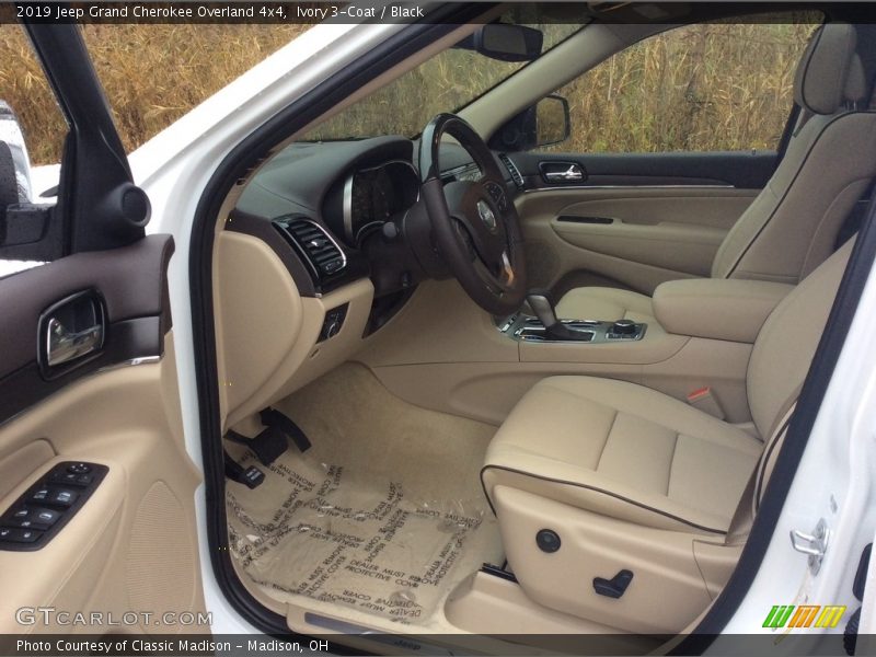 Ivory 3-Coat / Black 2019 Jeep Grand Cherokee Overland 4x4