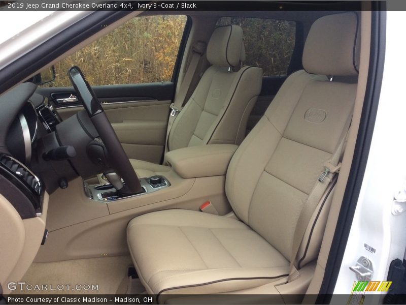 Ivory 3-Coat / Black 2019 Jeep Grand Cherokee Overland 4x4