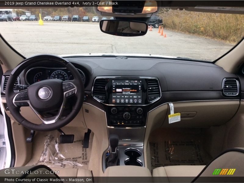 Ivory 3-Coat / Black 2019 Jeep Grand Cherokee Overland 4x4