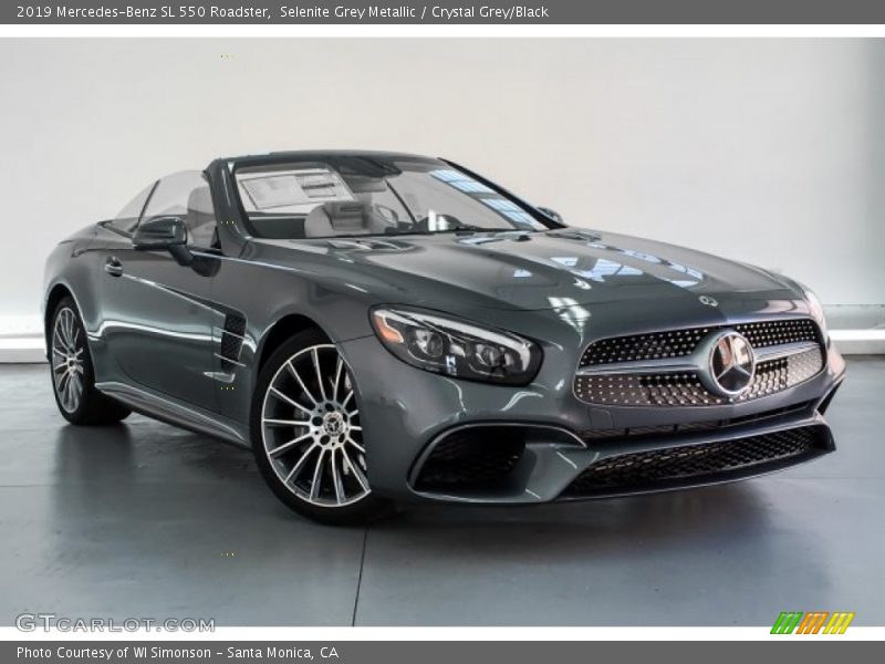 Front 3/4 View of 2019 SL 550 Roadster