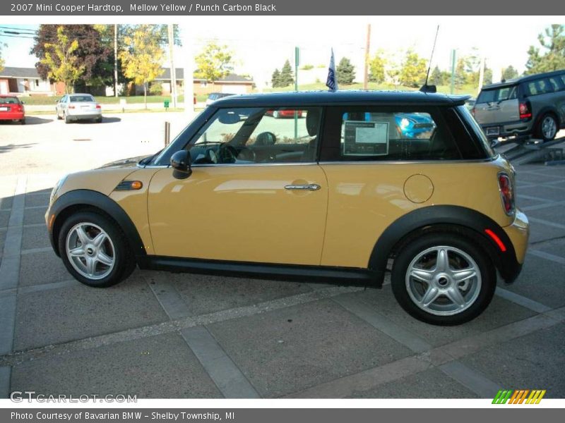 Mellow Yellow / Punch Carbon Black 2007 Mini Cooper Hardtop