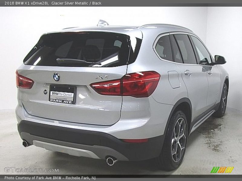 Glacier Silver Metallic / Black 2018 BMW X1 xDrive28i