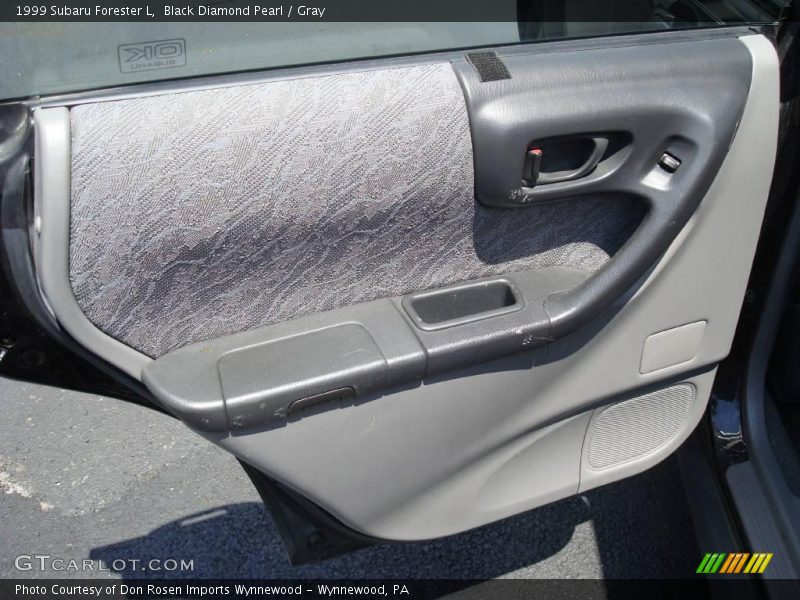 Black Diamond Pearl / Gray 1999 Subaru Forester L