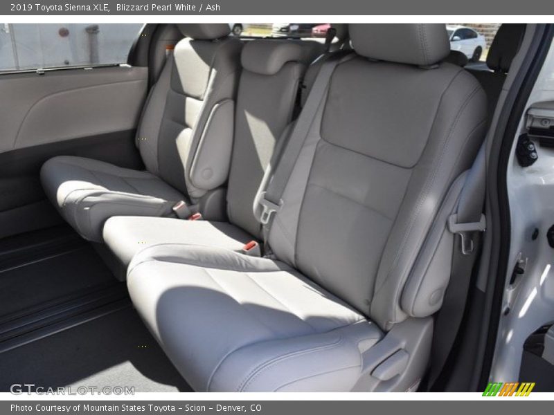 Blizzard Pearl White / Ash 2019 Toyota Sienna XLE