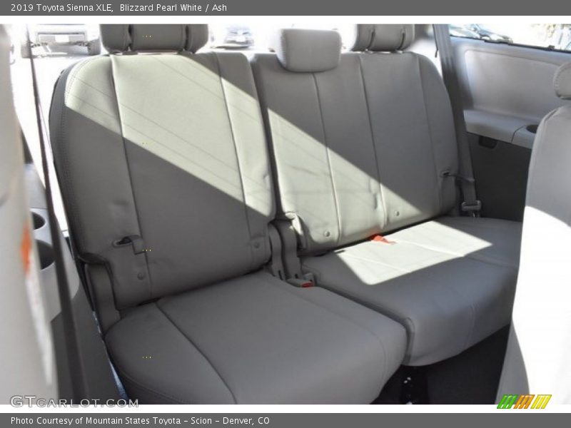 Blizzard Pearl White / Ash 2019 Toyota Sienna XLE