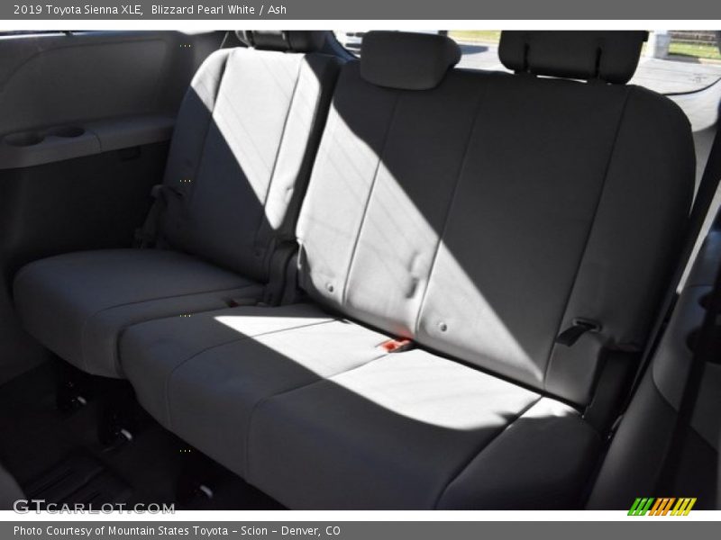 Blizzard Pearl White / Ash 2019 Toyota Sienna XLE