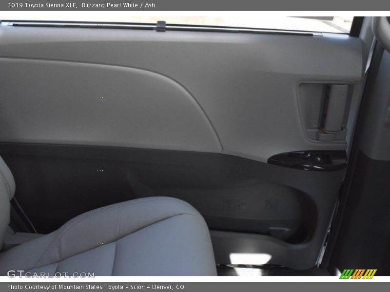 Blizzard Pearl White / Ash 2019 Toyota Sienna XLE