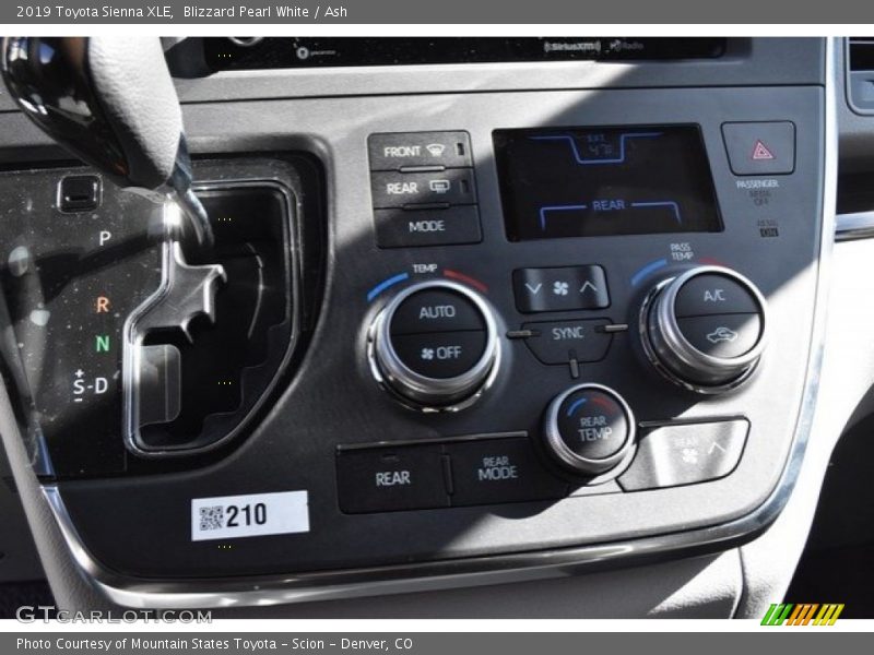 Blizzard Pearl White / Ash 2019 Toyota Sienna XLE