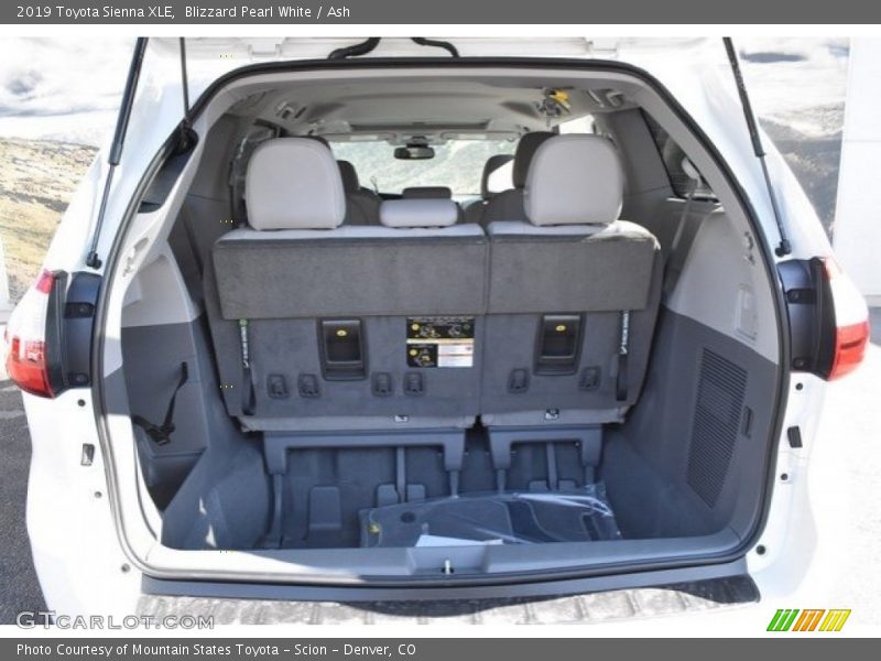 Blizzard Pearl White / Ash 2019 Toyota Sienna XLE