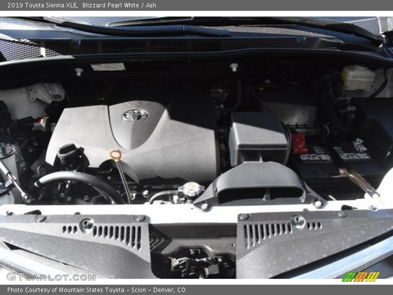 Blizzard Pearl White / Ash 2019 Toyota Sienna XLE