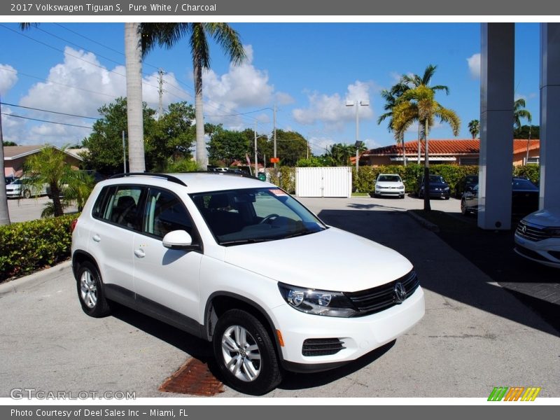 Pure White / Charcoal 2017 Volkswagen Tiguan S