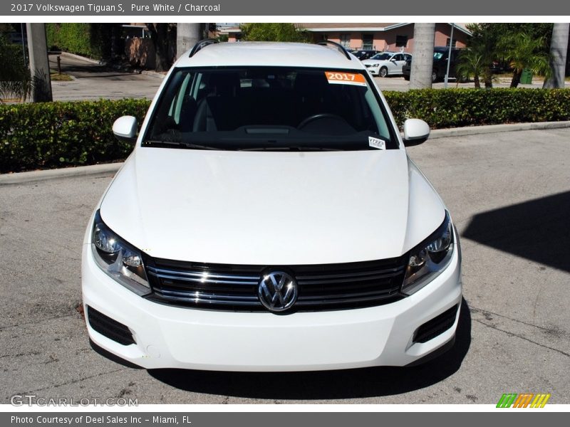 Pure White / Charcoal 2017 Volkswagen Tiguan S