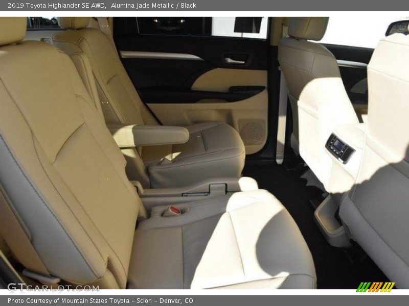 Alumina Jade Metallic / Black 2019 Toyota Highlander SE AWD