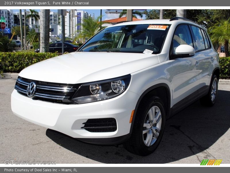 Pure White / Charcoal 2017 Volkswagen Tiguan S