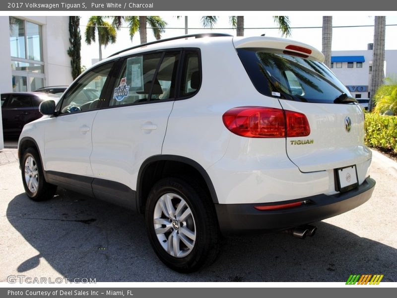 Pure White / Charcoal 2017 Volkswagen Tiguan S