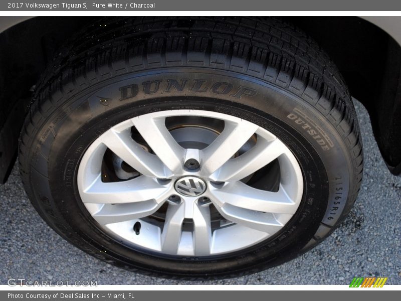 Pure White / Charcoal 2017 Volkswagen Tiguan S