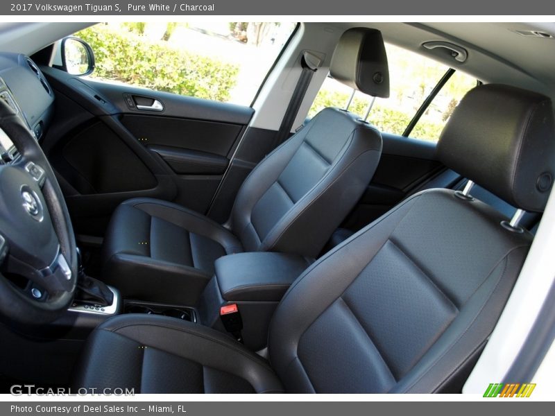 Pure White / Charcoal 2017 Volkswagen Tiguan S
