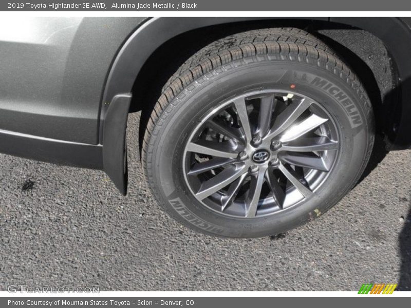 Alumina Jade Metallic / Black 2019 Toyota Highlander SE AWD