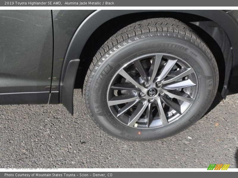 Alumina Jade Metallic / Black 2019 Toyota Highlander SE AWD