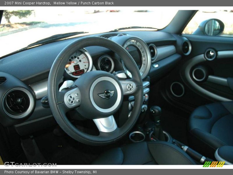 Mellow Yellow / Punch Carbon Black 2007 Mini Cooper Hardtop