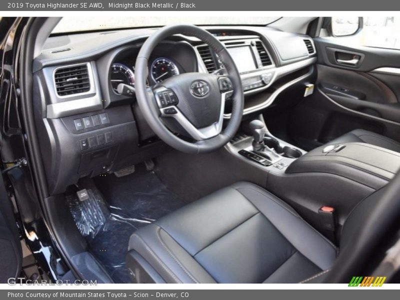 Midnight Black Metallic / Black 2019 Toyota Highlander SE AWD