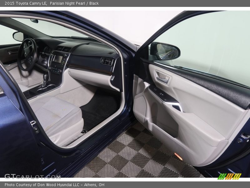 Parisian Night Pearl / Black 2015 Toyota Camry LE