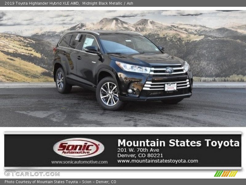 Midnight Black Metallic / Ash 2019 Toyota Highlander Hybrid XLE AWD