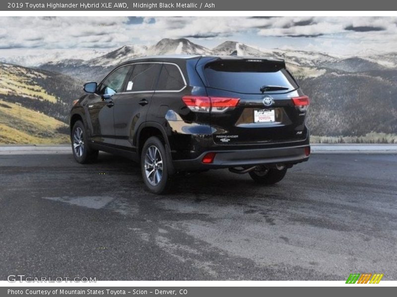 Midnight Black Metallic / Ash 2019 Toyota Highlander Hybrid XLE AWD