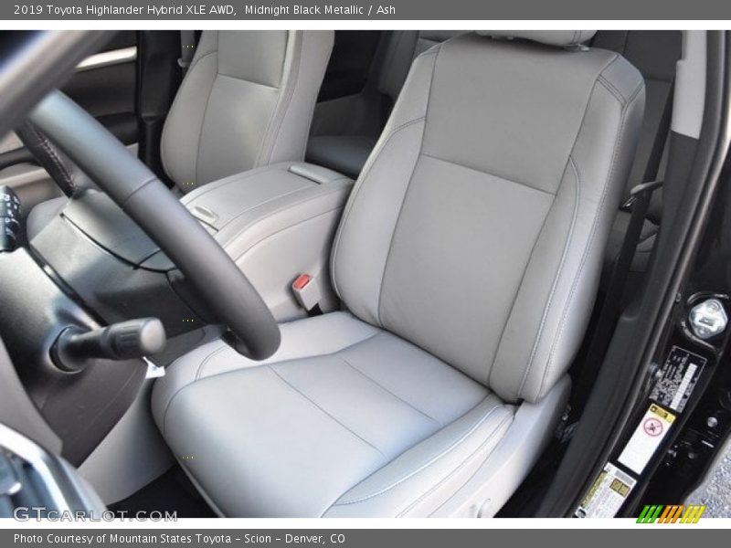 Midnight Black Metallic / Ash 2019 Toyota Highlander Hybrid XLE AWD